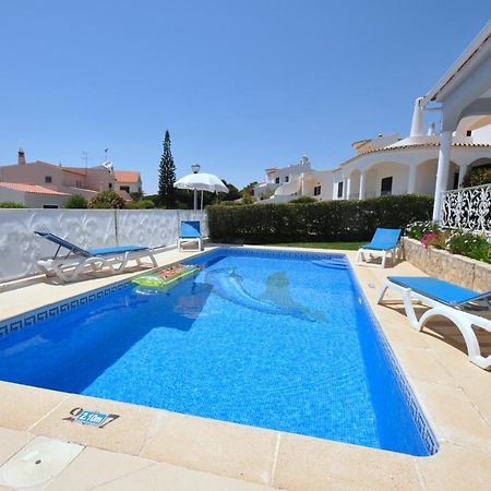 Well-Appointed Villa Is Situated In The Popular Resort Of Vilamoura Quarteira Exterior photo