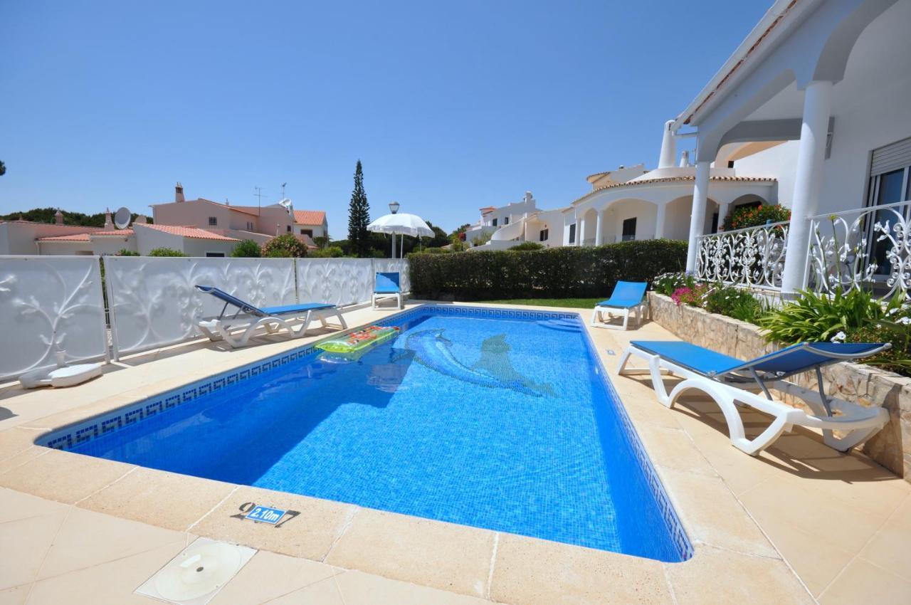 Well-Appointed Villa Is Situated In The Popular Resort Of Vilamoura Quarteira Exterior photo